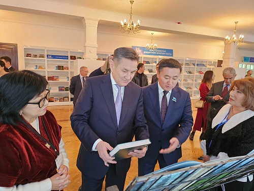 Литературная выставка об Алтае представлена на международной конференции